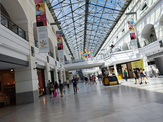 Fiumara Mall Apartment Génova