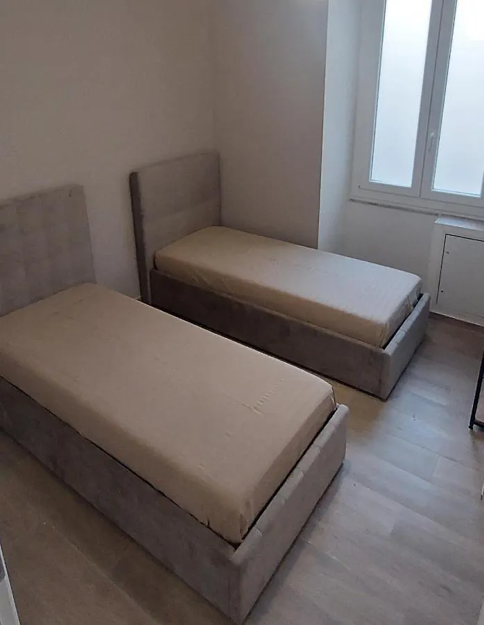 Fiumara Mall Apartment Génova Itália